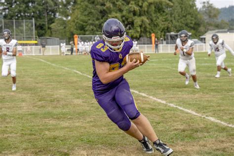 Wahkiakum, Neah Bay football faceoff Saturday 